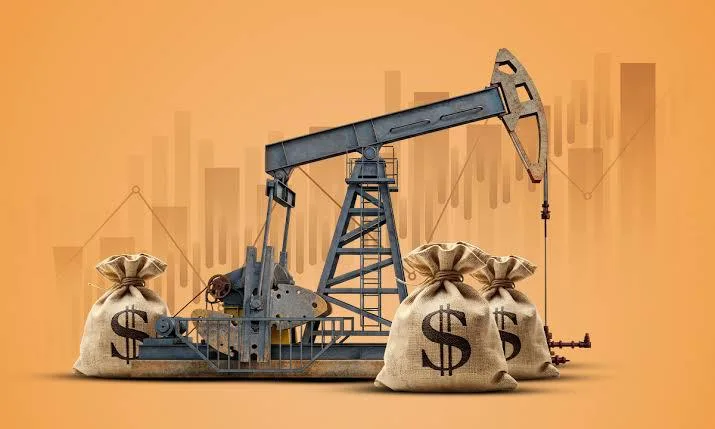 Petróleo mantiene precio elevado ante incertidumbre sobre Ormuz