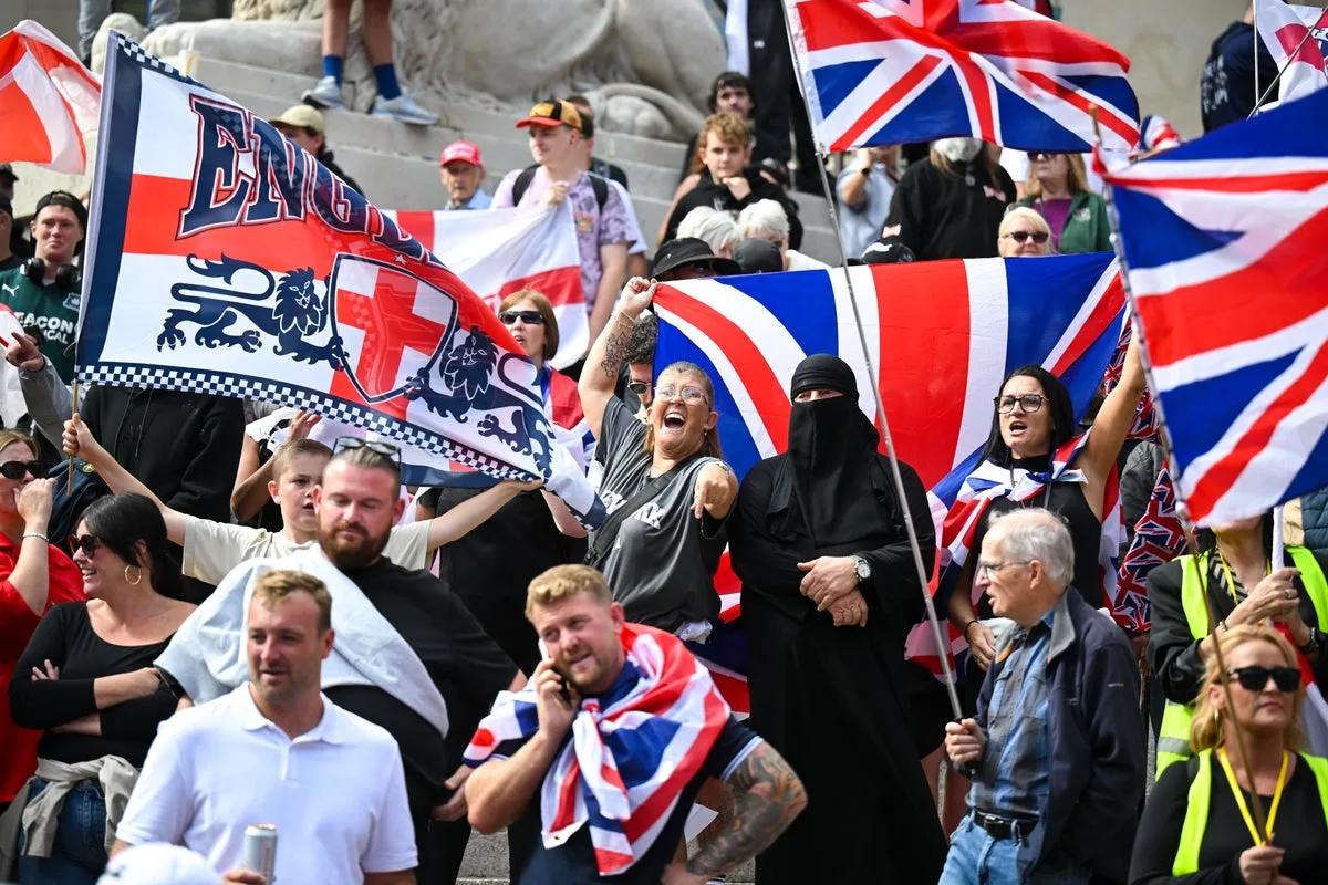 RNLI suspends services in Portsmouth after huge anti-migrant protests