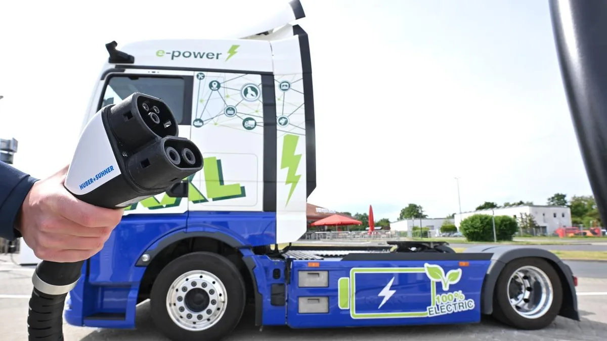 Elektromobilität: So viel Ladestrom brauchen Elektro-Lkw in Europa