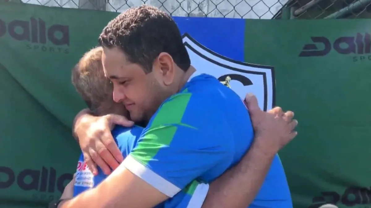 Amor de pai e filho dá resultado dentro e fora de campo na Copa Vitória das Comunidades