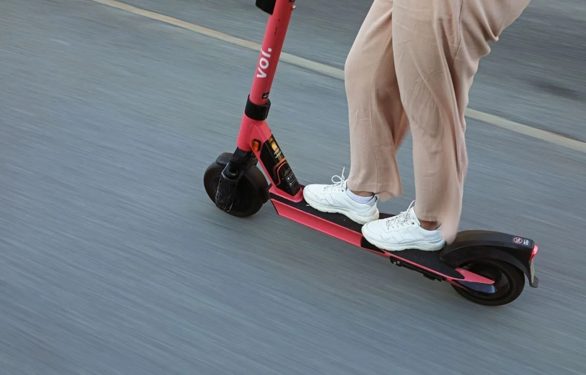 Toulon : Un ado de 12 ans à trottinette électrique meurt en percutant un poteau