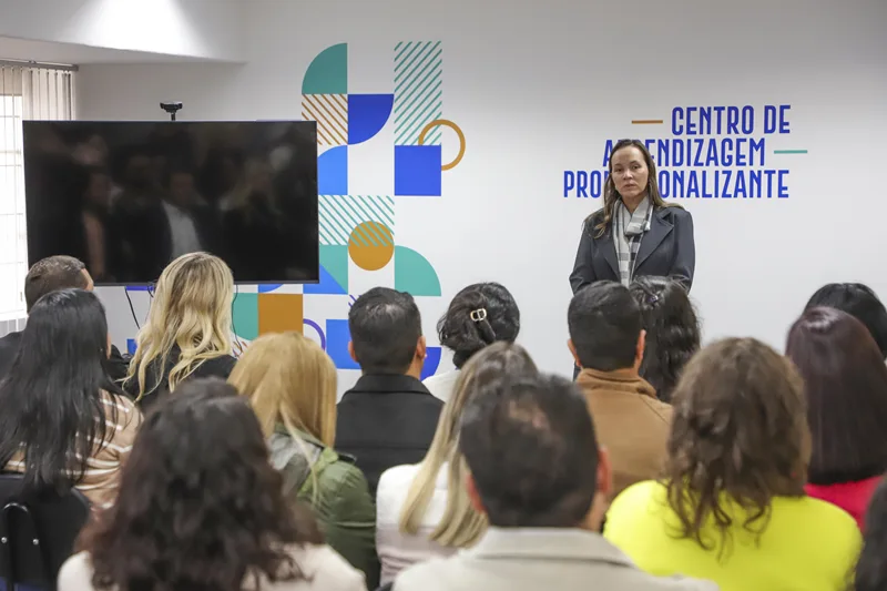 Prefeitura de Curitiba leva informações sobre cursos profissionalizantes; veja a agenda da semana