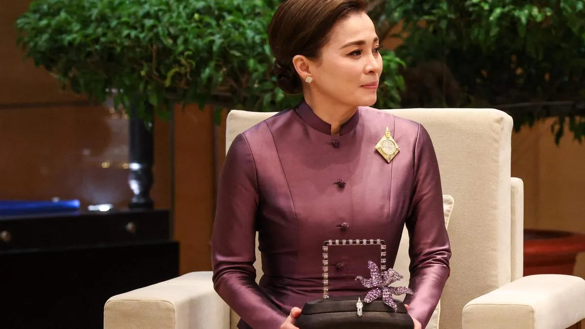 Thai queen makes first solo flight in Gripen fighter jet