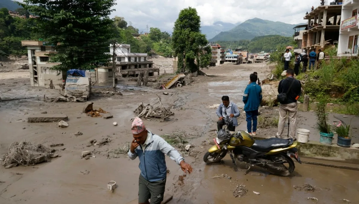 ¿Qué provocó la avanlancha entre Nepal y China? Sismo produjo deslizamiento de tierra que bloqueó el río