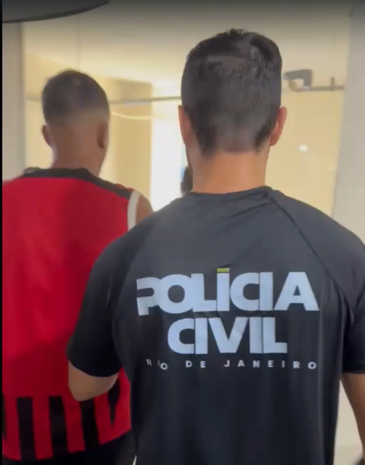 Homem é preso após enforcar companheira e ameaçá-la com faca em Volta Redonda