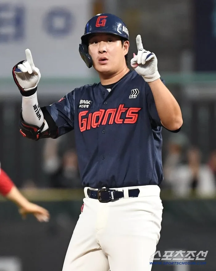 126일만의 7위! 롯데 4연승 폭풍질주, 8년만의 가을야구 '기적' 가능할까…패배로 물든 하위권서 홀로 빛난다 [SC포커스]