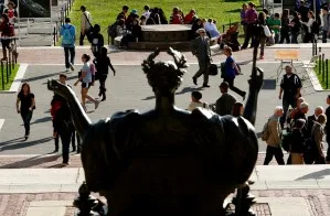 Restrições a estudantes do exterior nos EUA pode gerar perda de receita de US$ 3,4 bi