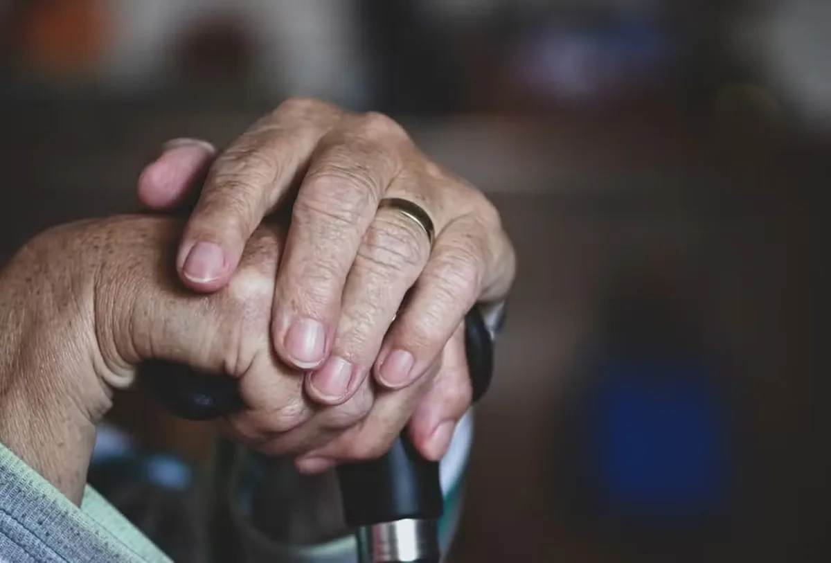 Homem é preso após ameaçar e xingar a mãe de 101 anos no Acre