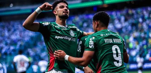 Palmeiras faz 1º tempo assustador, mas se recupera com show de Flaco