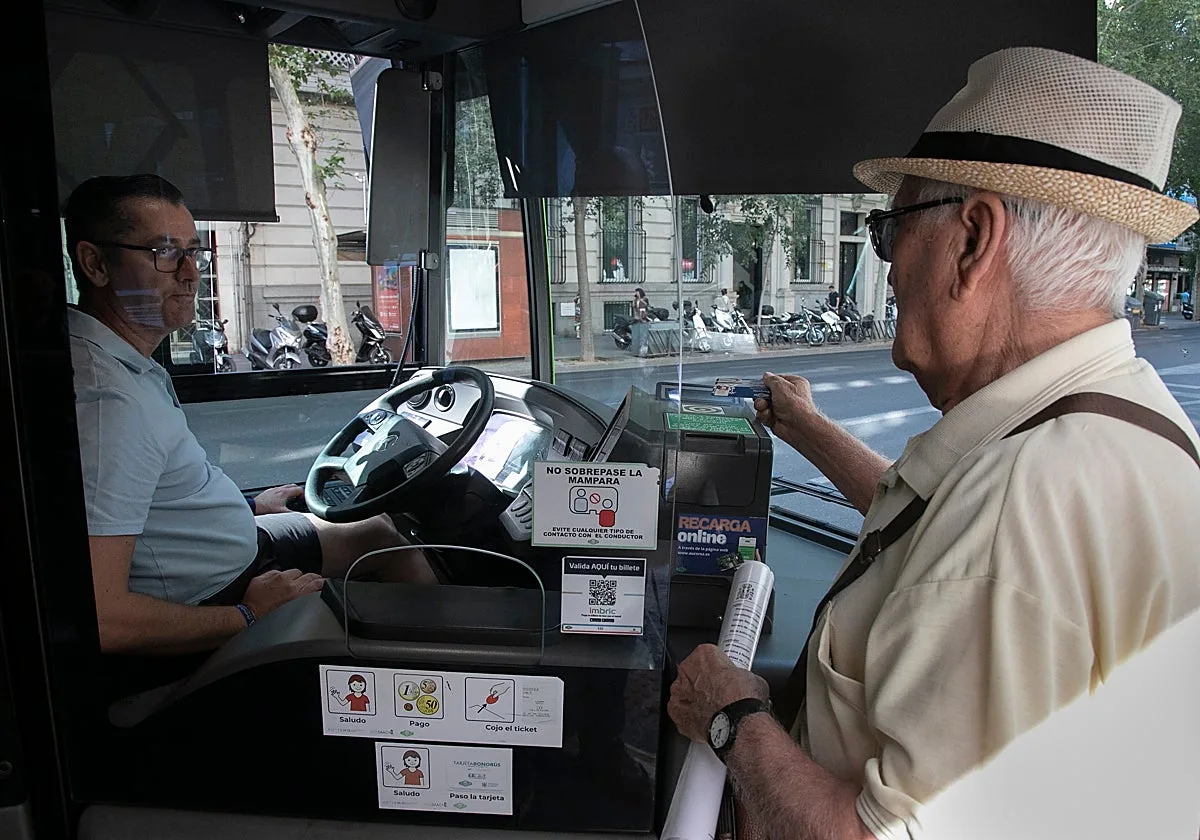 Aucorsa refuerza los autobuses en Las Quemadas y añade seis nuevas paradas en tres líneas