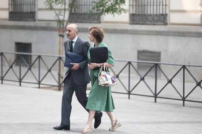 La UDEF ya ha confiscado en el caso Plus Ultra 490.000 euros en metálico, 564.000 euros en Miami, relojes por 240.000 euros y las joyas de Zapatero