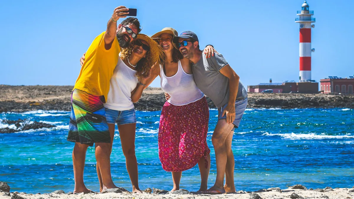 Umfrage zeigt - Diese Touris posten die meisten Urlaubs-Selfies
