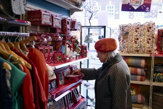Au Royaume-Uni, les déboires des boutiques caritatives reflètent le triomphe de Vinted
