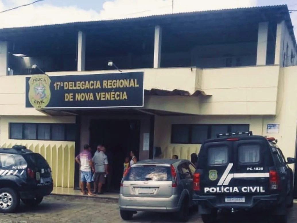 Professora é presa com pistola carregada ao sair de escola em Nova Venécia