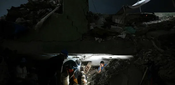 Irmãos perdem mãe em sismo na Venezuela e enfrentam terremoto na Colômbia