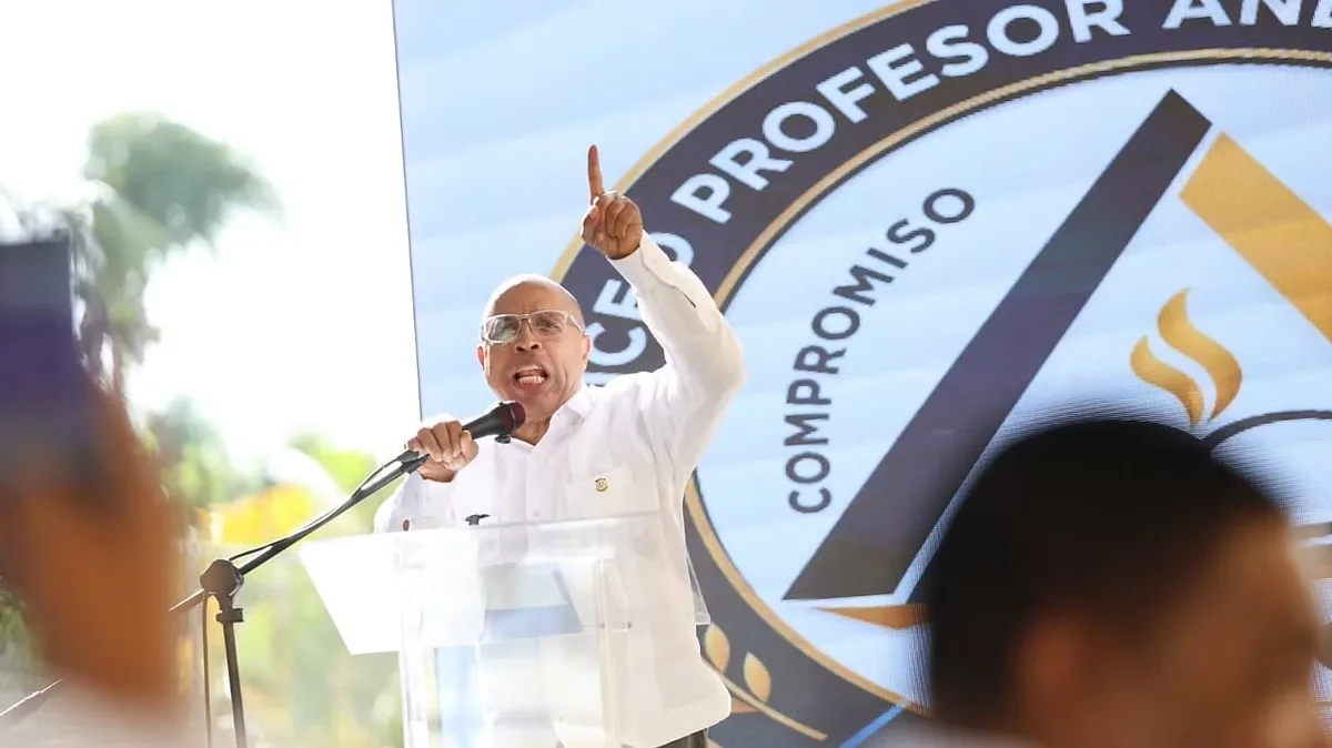 El presidente de la Cámara de Diputados de República Dominicana inaugura el año escolar 2026-2027 en Santo Domingo Oeste