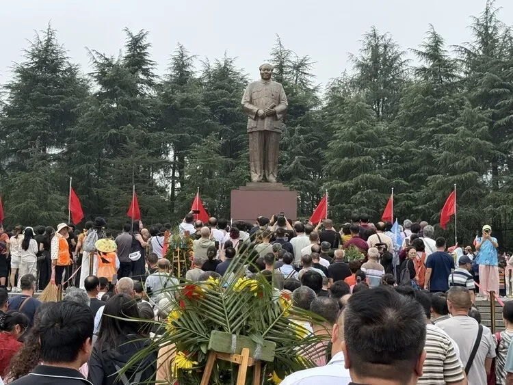 마오 서거 50년, 북적이는 사오산…‘추모·교육·다카’로 이어지는 ‘홍색 관광’