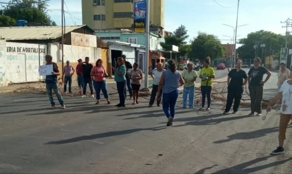 Las protestas por falta de agua y electricidad dejaron a Coro sin conexión terrestre por 48 horas