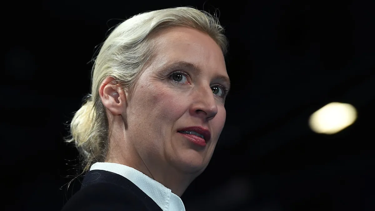 Dabei sagte sie, es sei ihr „egal“ - Wegen „Alice Merkel“: Weidel bestraft Kritiker