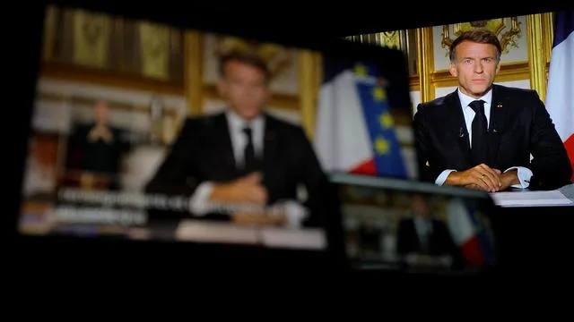 Ausschreitungen in Frankreich: Während der Präsident spricht, brennen die Barrikaden