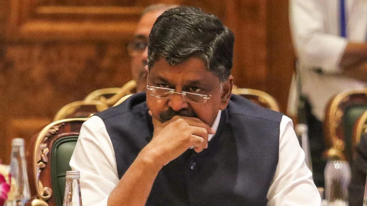 A.P. Finance Minister Keshav urges Union Minister Gadkari to build bypasses on NH-42