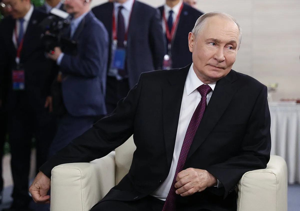 Putin diz que "ameaças" ucranianas à aviação civil dificultam negociações de paz
