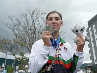 Female cyclist wins silver at Asian Games after disguising herself as a man to train