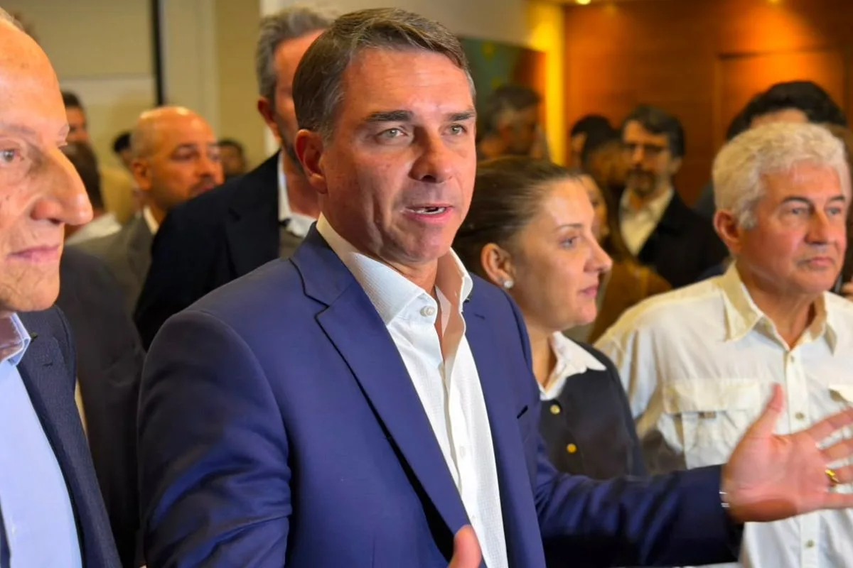 Mendonça adia análise de liminar de Flávio Bolsonaro contra Durigan no TSE