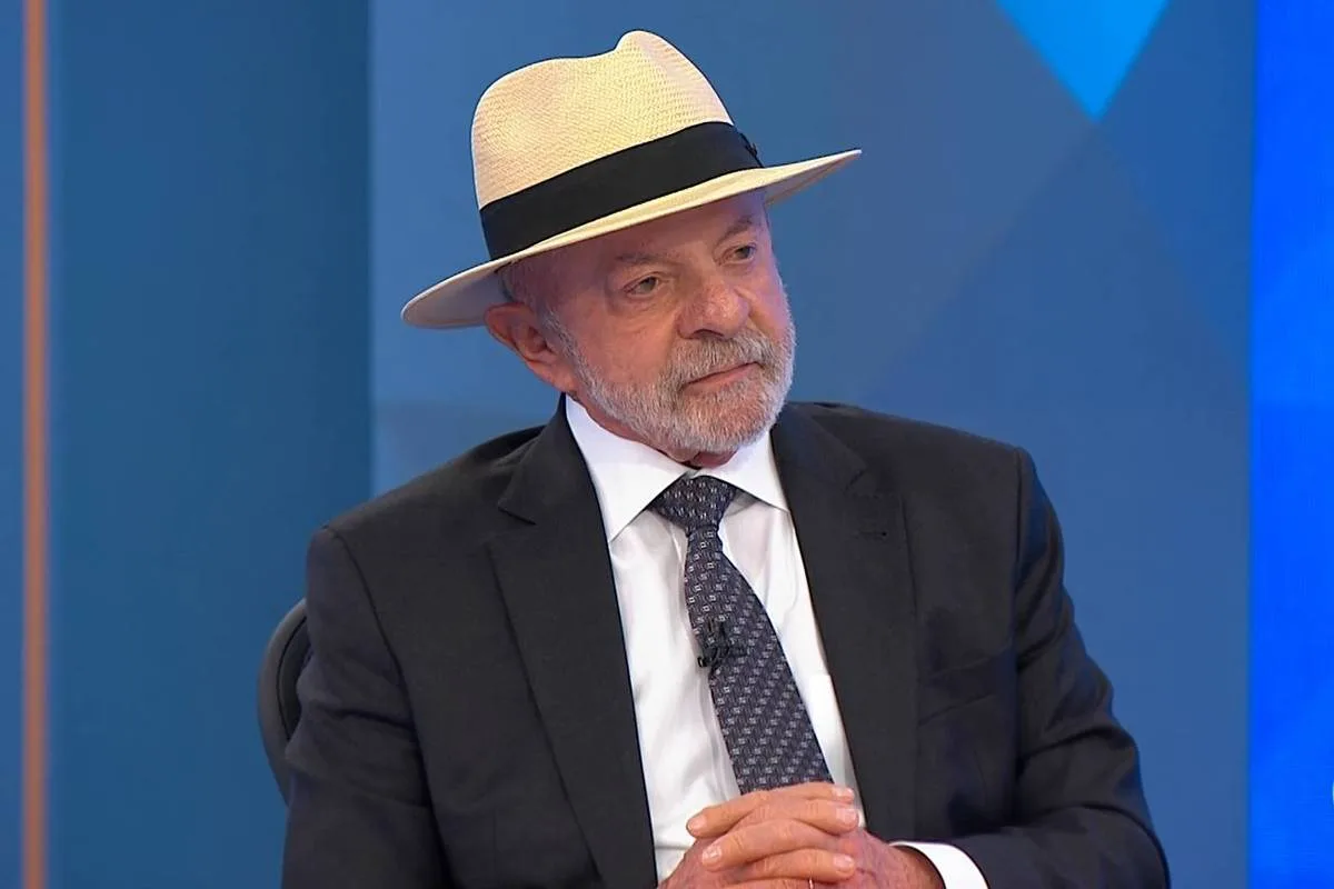 Apoiadores usam os mesmos argumentos sobre fotos de Lula com lobista e Flávio Bolsonaro com Sicário