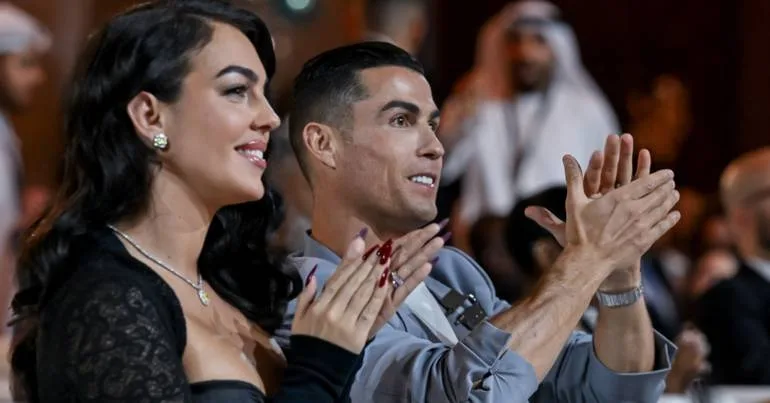 Nem bênção nem matrimónio. CR7 e Georgina foram só à missa