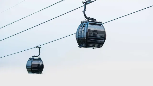 Acidente de teleférico nos Alpes franceses faz 23 feridos (três graves)