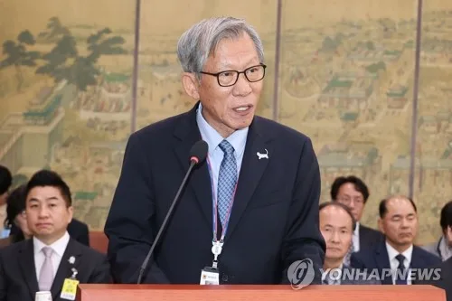 문체위, 유홍준 '소장품 셀프 출품' 질타…野 "깔끔히 그만둬라"(종합)
