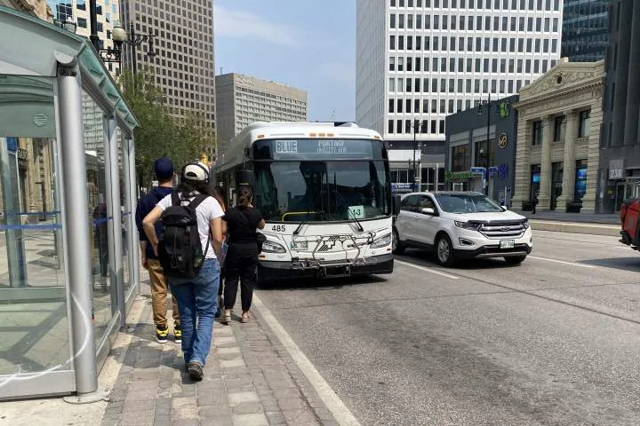 Winnipeg students to ride fare-free as back to school season approaches