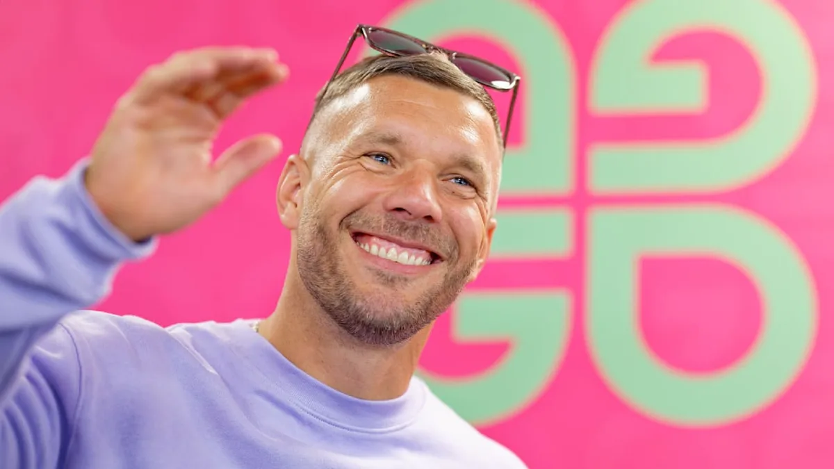 Lukas Podolski als „Glückgefühle“-Macher - „Wir arbeiten, gehen nach vorn, marschieren“