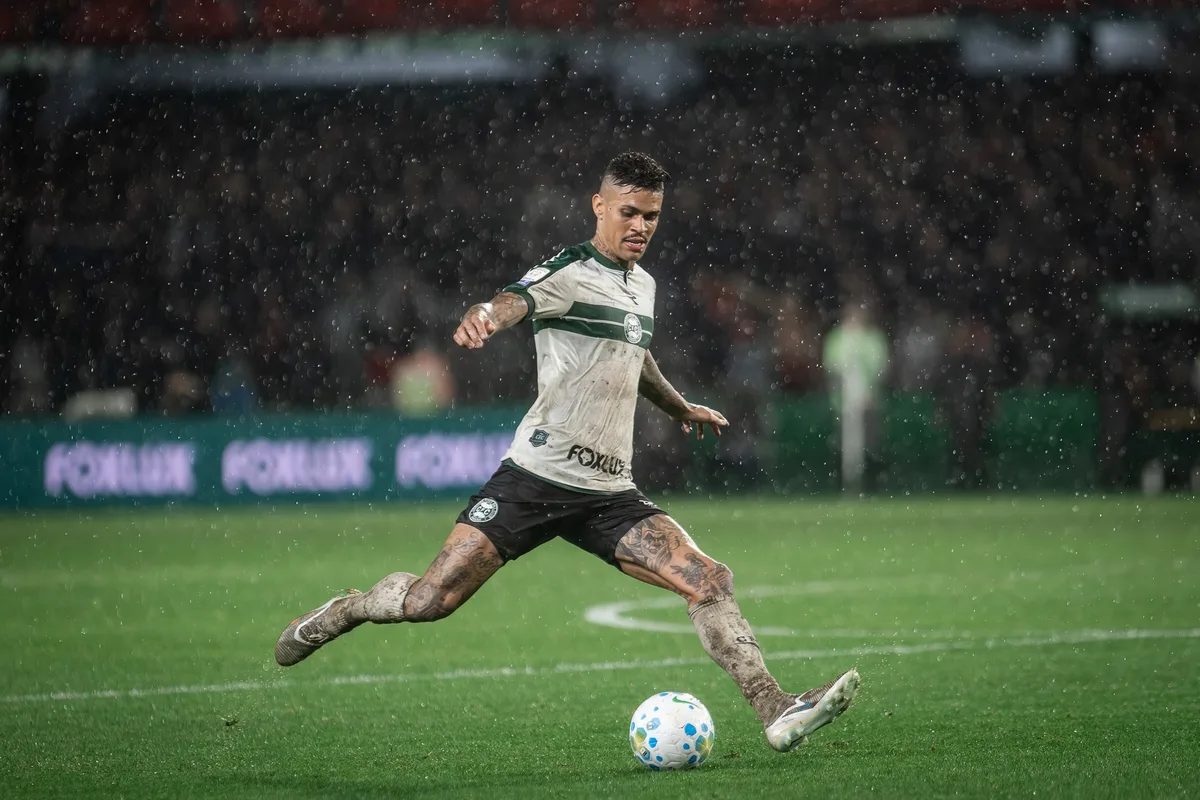 Richard estreia no Coritiba e revela bastidores de período afastado no Inter: "Só Deus sabe o que passei"