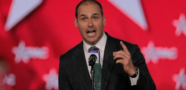 Ministério da Justiça demite Eduardo Bolsonaro da PF por abandono de cargo