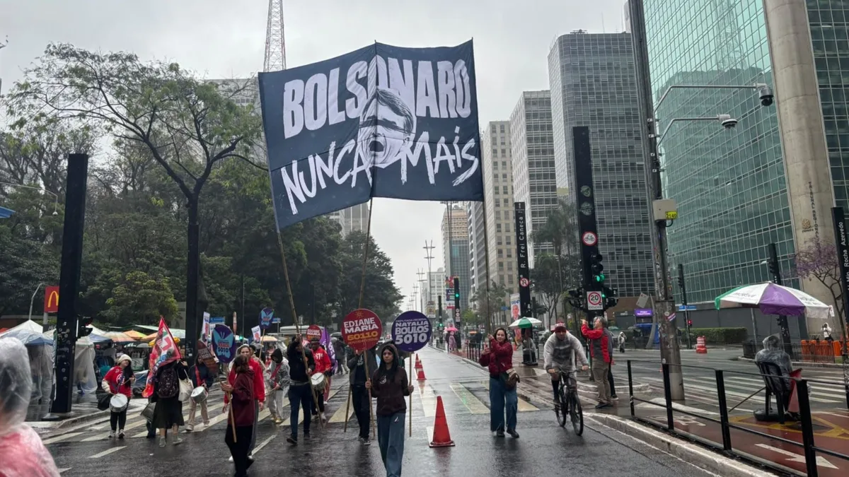 Haddad e Alckmin participam de ato na Paulista com público reduzido