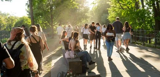 Freizeit-Monitor: Freunde treffen verliert an Bedeutung