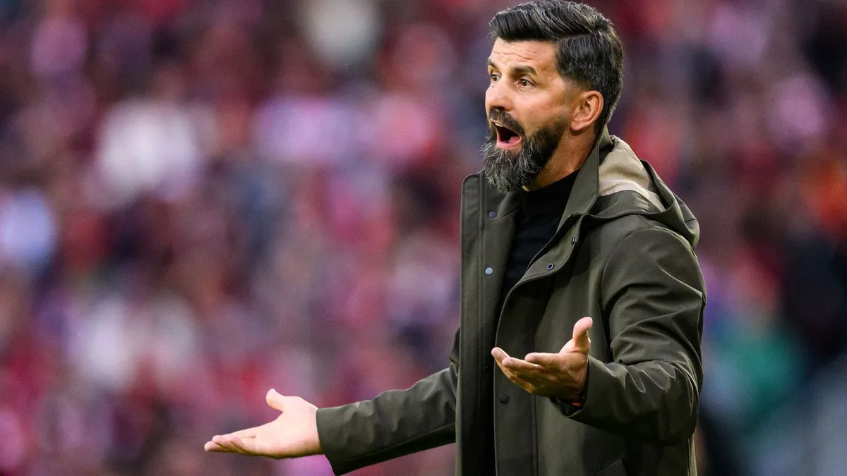 Fußball-Bundesliga: Bemerkenswerte Selbstkritik: Schalke-Coach räumt Fehler ein
