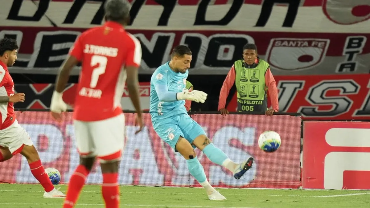 Arquero del América de Cali se agarró los genitales y le mostró el dedo a la hinchada de Santa Fe tras el partido: podría perderse hasta 10 partidos