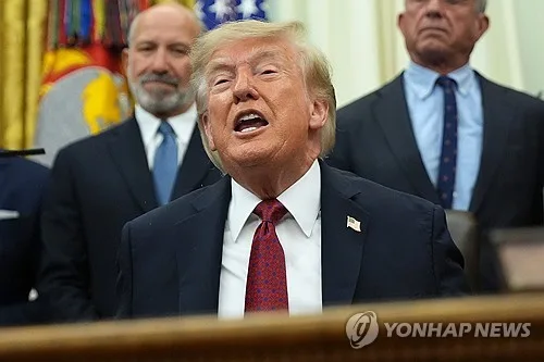 러브콜 보내는 美·협상 문턱 높이는 北…韓 역할찾기 고심