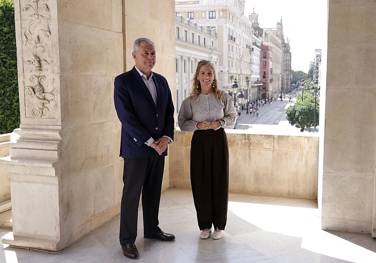 José Luis Sanz recibe a la presidenta del Parlamento y aboga por «una legislatura constructiva»
