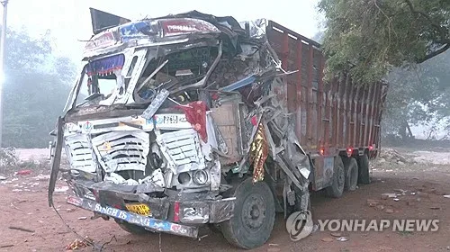 인도 힌두 축제현장 대형사고 잇따라…트럭 돌진해 15명 사망