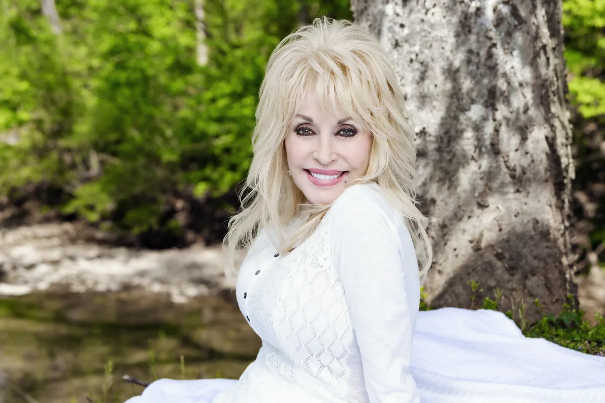 Dolly Parton ganha nova estrela na Calçada da Fama após vandalismo
