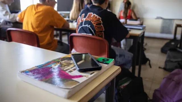 Governo pondera aumentar turmas para colocar alunos ainda sem escola