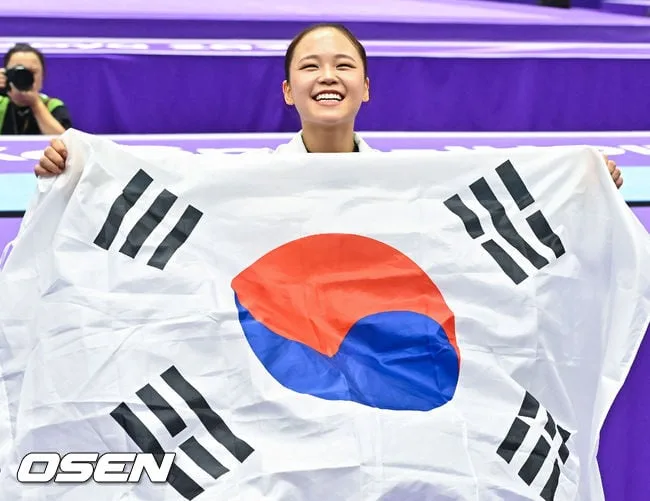 [사진]여서정, 북한 안창옥 꺾고 8년만 AG 금메달