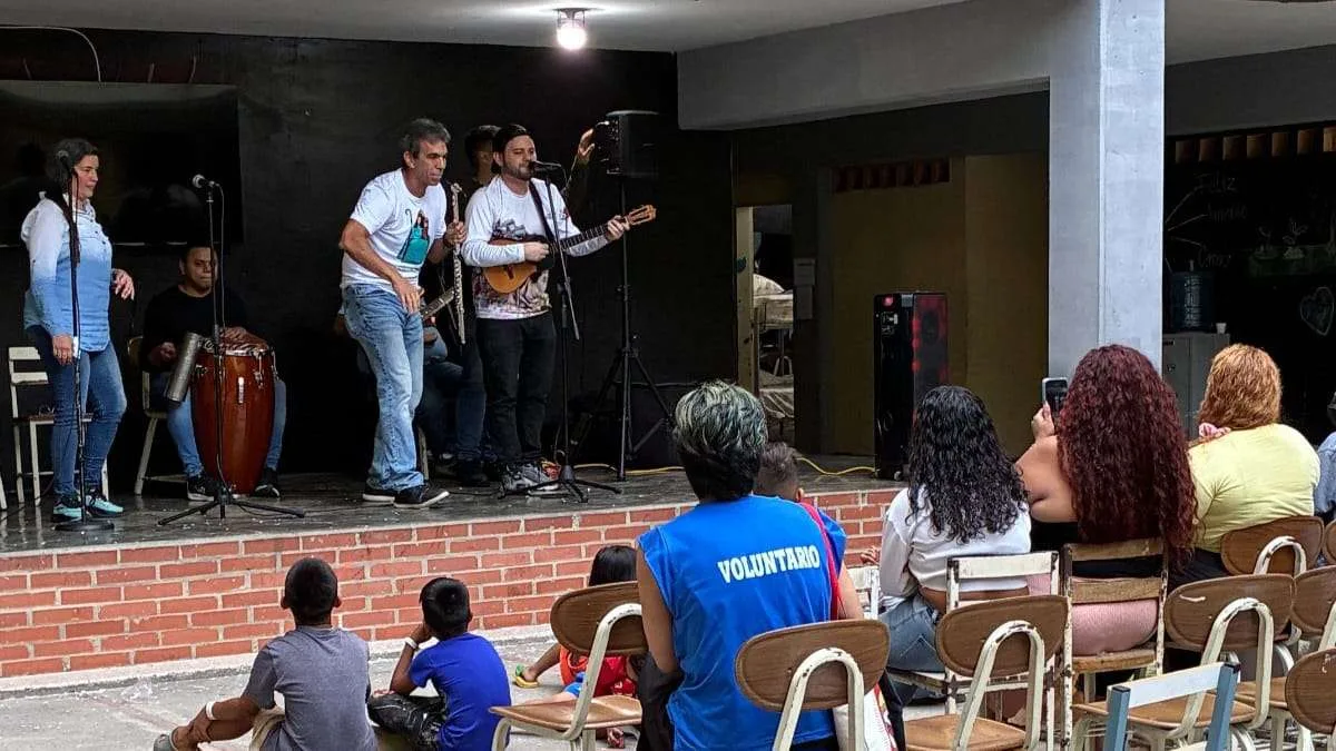 «Aspirinas para el Alma»: proyecto musical que busca devolver la tranquilidad en los campamentos
