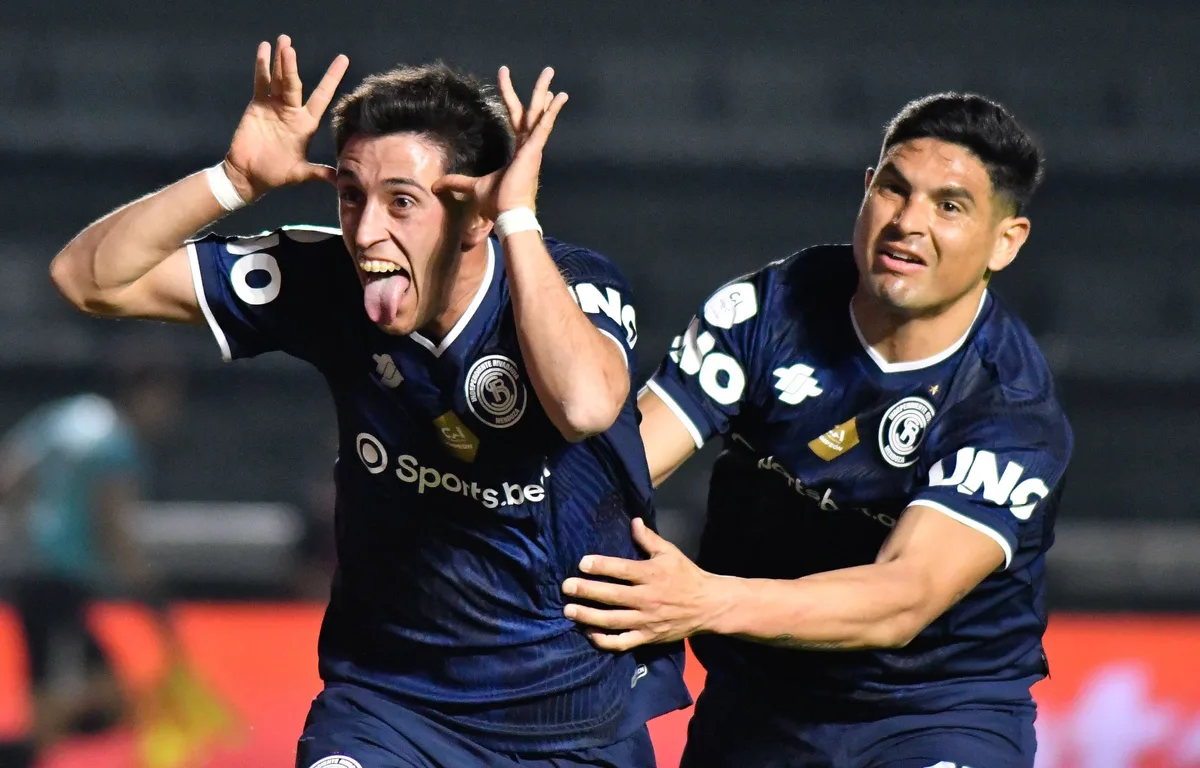 Independiente Rivadavia venció 2-0 a Aldosivi y avanzó en la Copa Argentina, aunque Maxi Salas sigue sin convertir