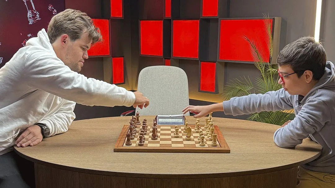Otro golpe de Faustino Oro: le ganó una partida al cinco veces campeón mundial Magnus Carlsen en un match de ocho juegos de blitz