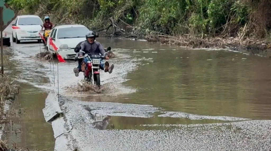 “Me quedé sin nada”, lamenta comerciante tras lluvias que arrasaron casas, negocios y vías en Táchira